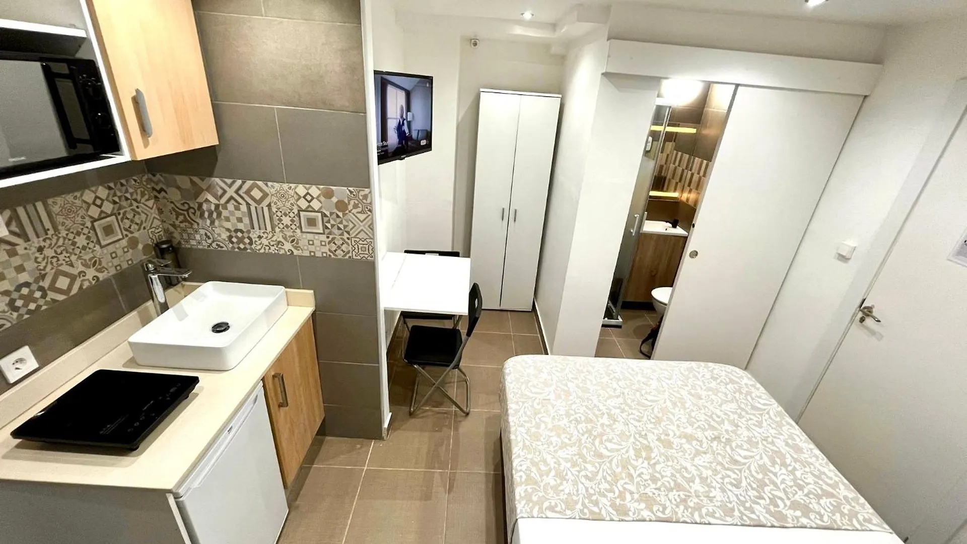 Nice Apartment In Barcelona By Perita Next Metro St T1 Spain