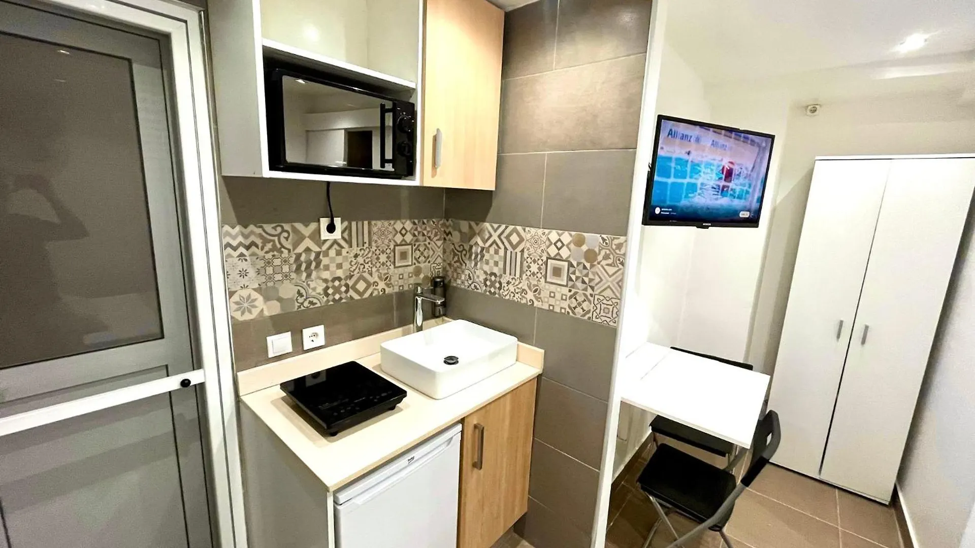 Nice Apartment In Barcelona By Perita Next Metro St T1