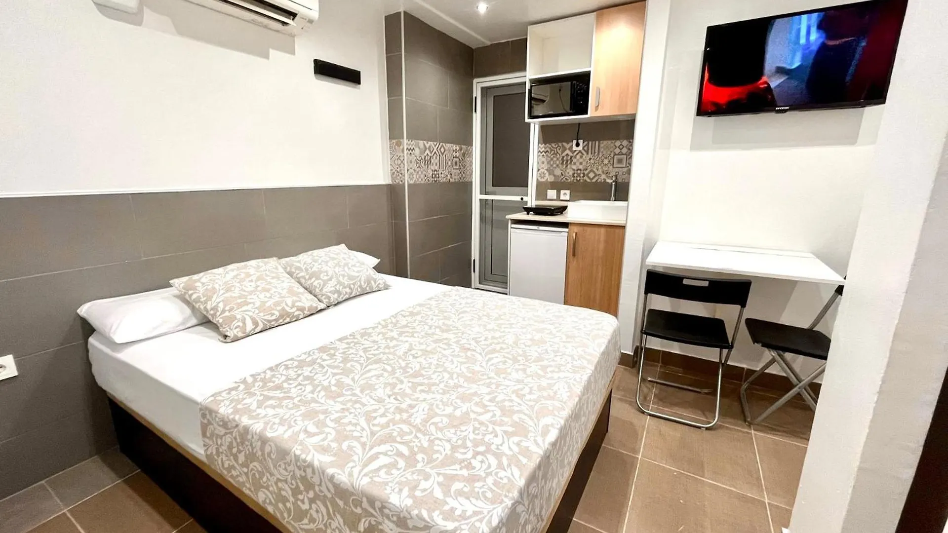 Nice Apartment In Barcelona By Perita Next Metro St T1 Spain