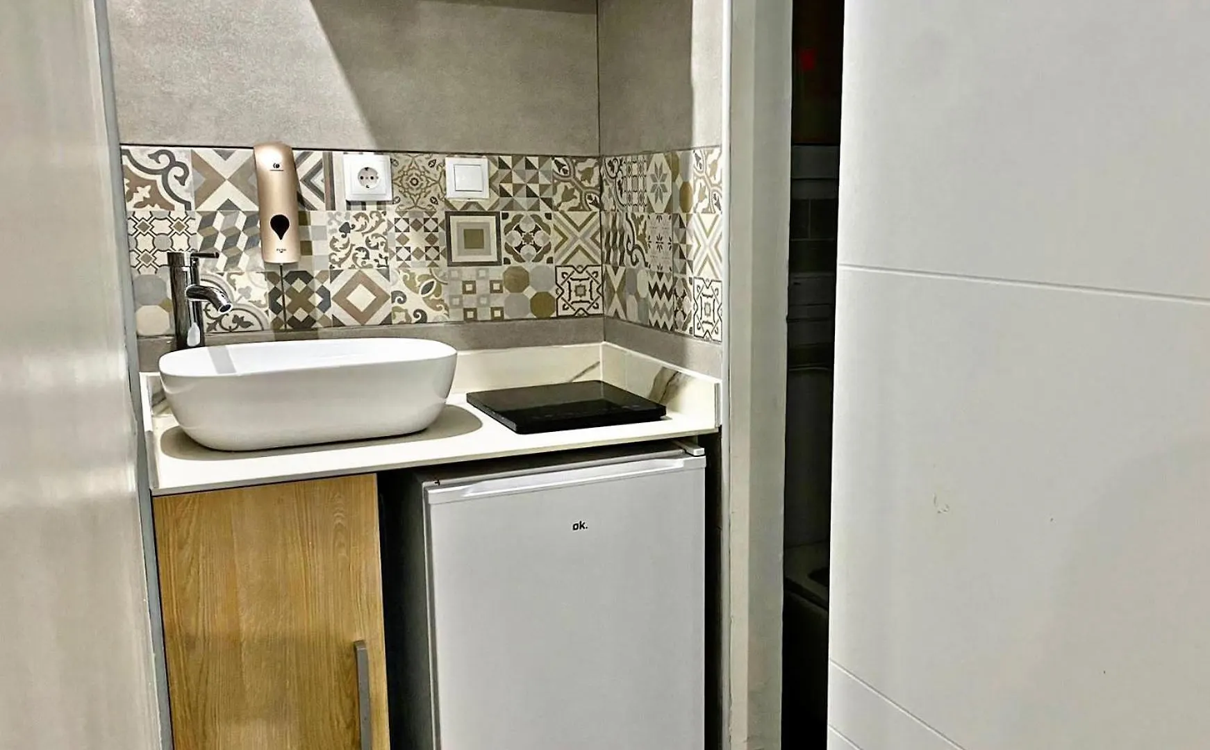 Nice Apartment In Barcelona By Perita Next Metro St T1