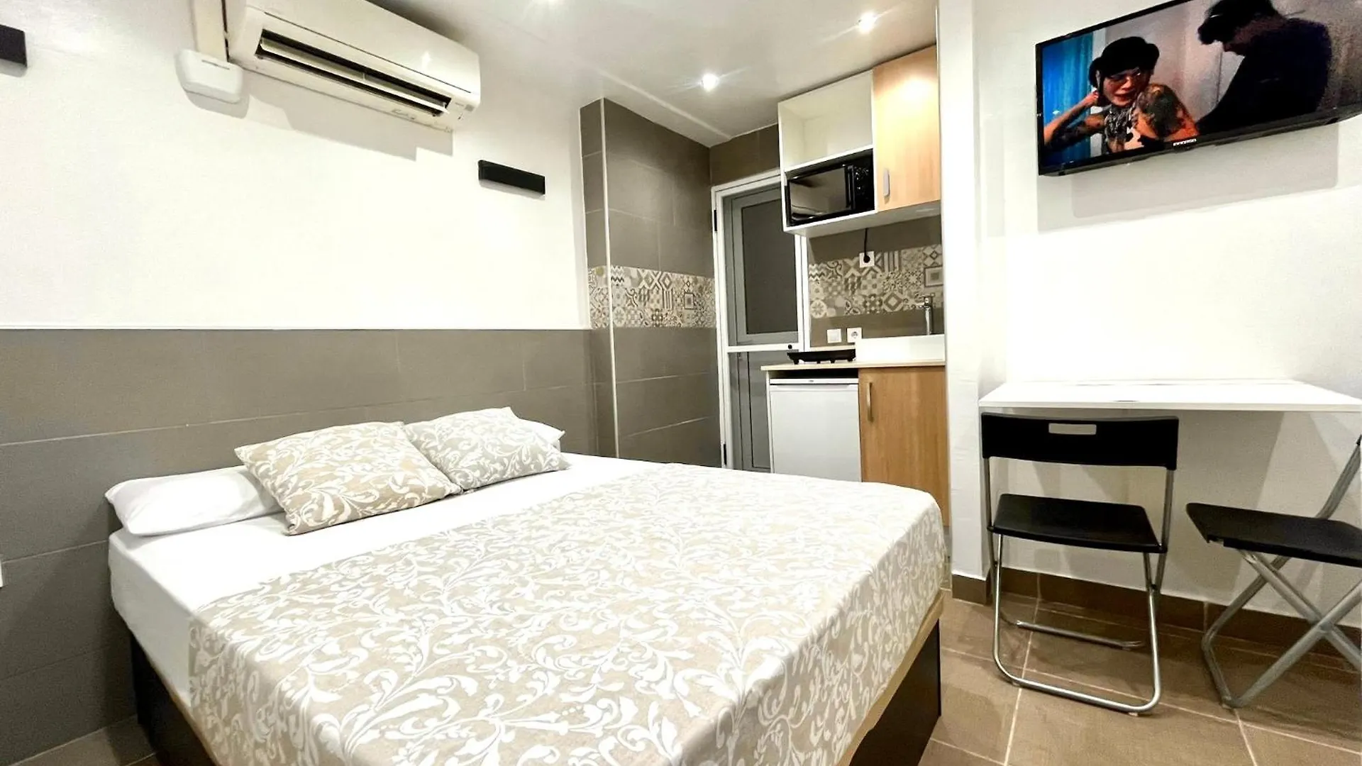 Nice Apartment In Barcelona By Perita Next Metro St T1