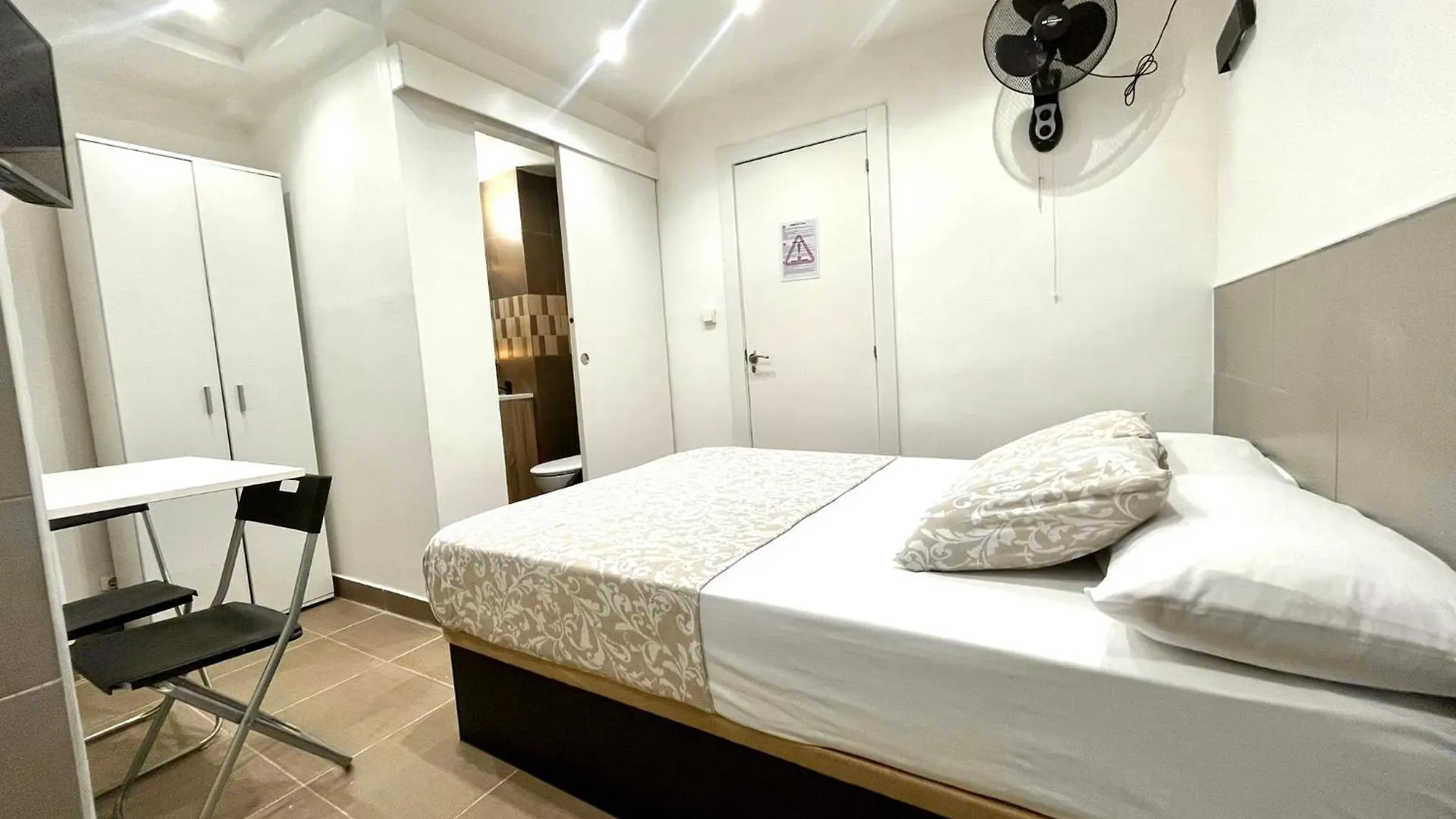 Nice Apartment In Barcelona By Perita Next Metro St T1 0*,