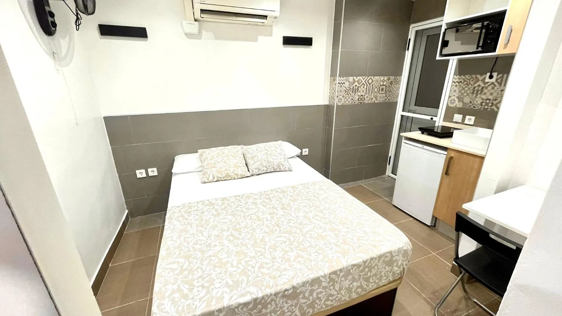 Nice Apartment In Barcelona By Perita Next Metro St T1 Spain