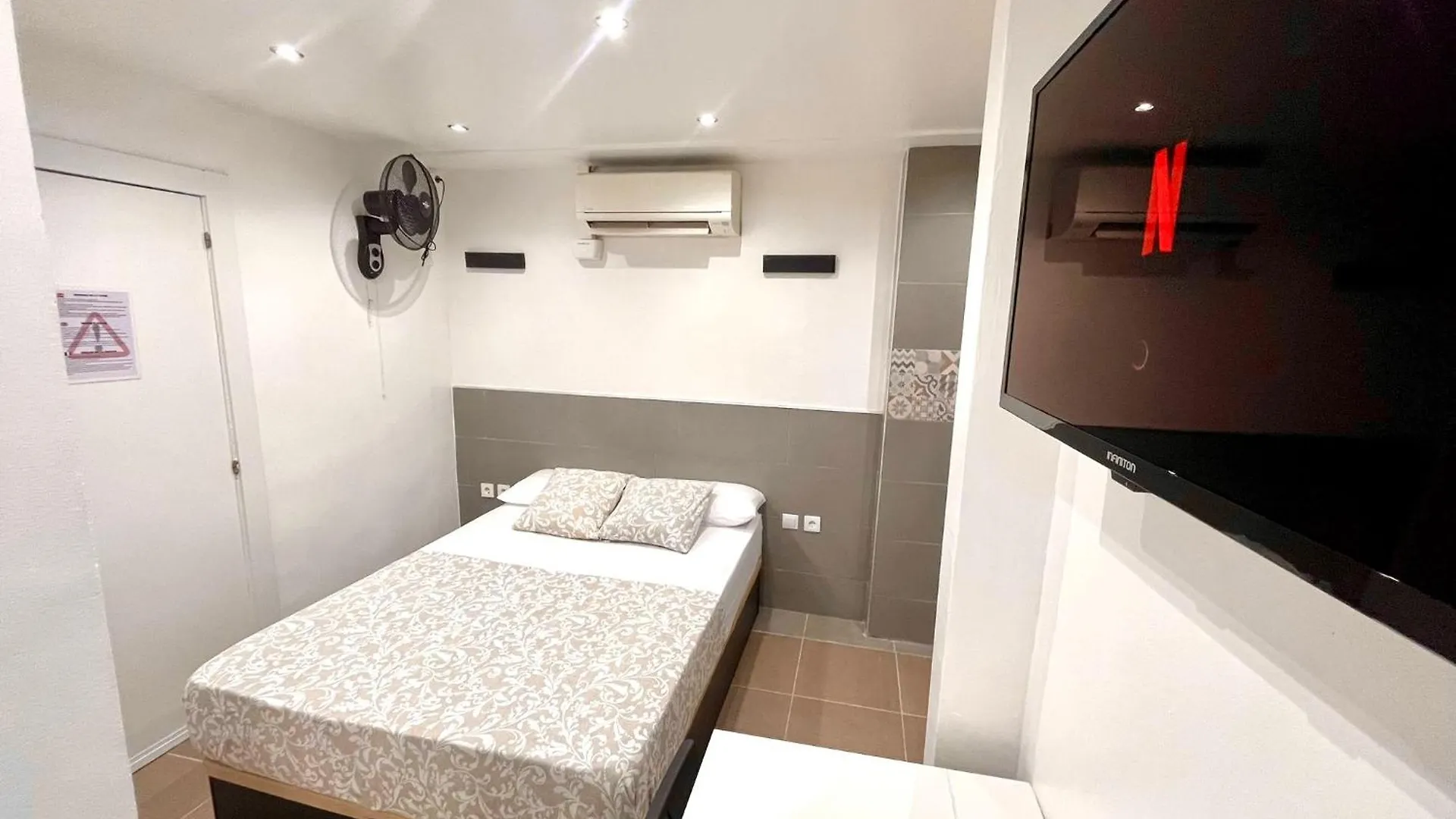 Nice Apartment In Barcelona By Perita Next Metro St T1