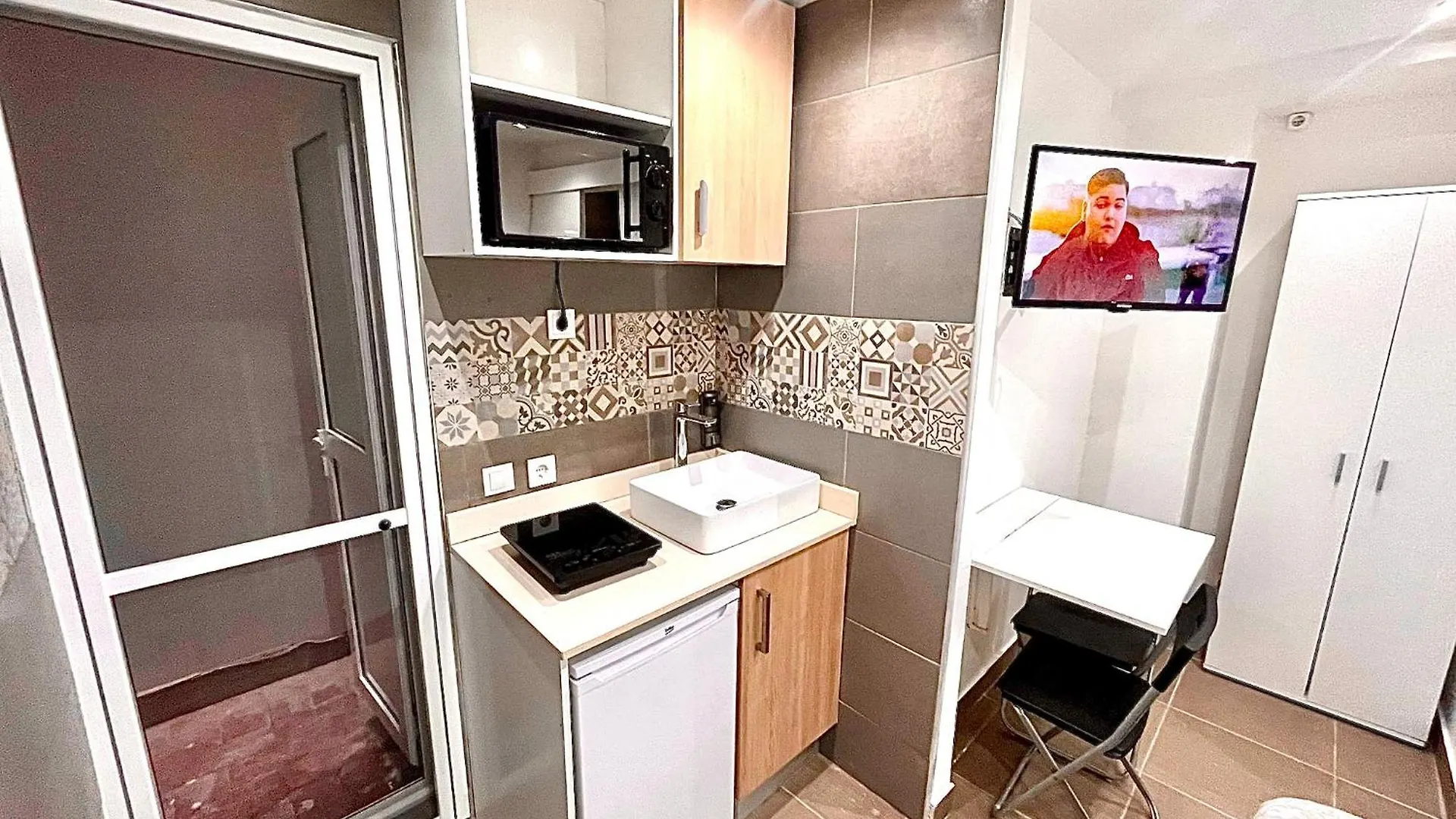 Nice Apartment In Barcelona By Perita Next Metro St T1