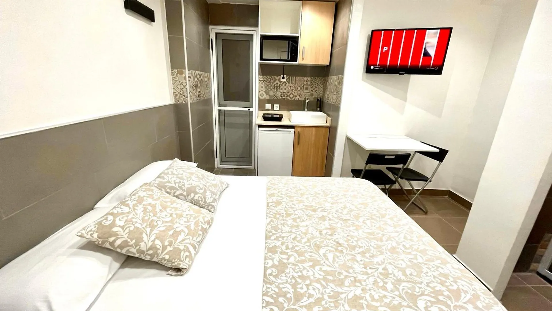 Nice Apartment In Barcelona By Perita Next Metro St T1