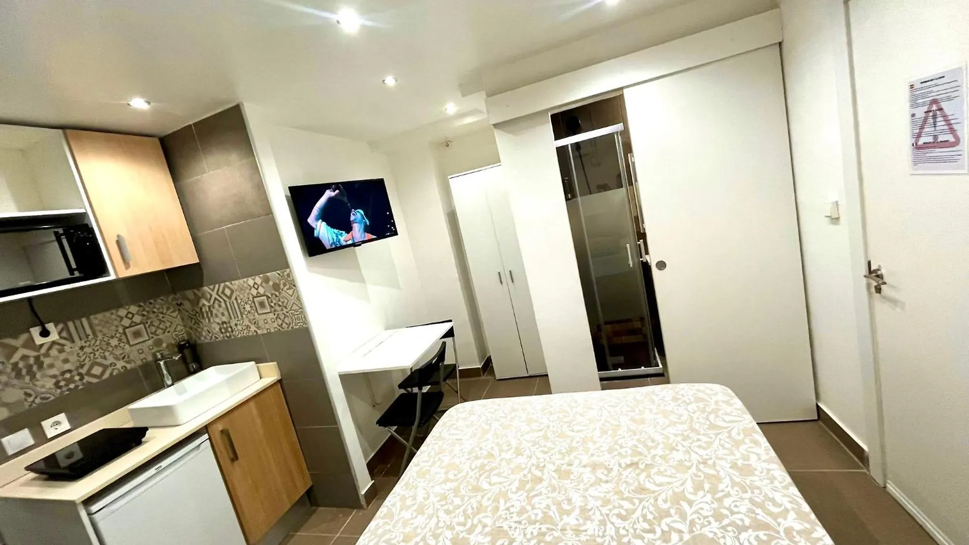 Nice Apartment In Barcelona By Perita Next Metro St T1