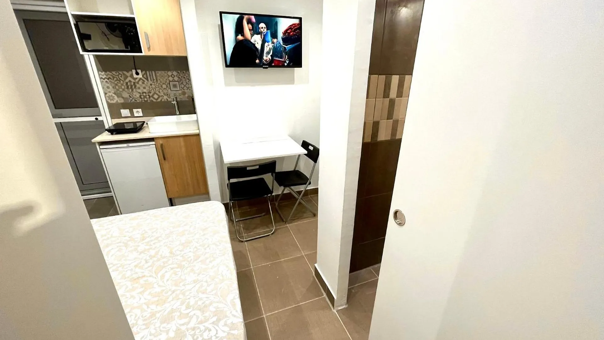 Nice Apartment In Barcelona By Perita Next Metro St T1